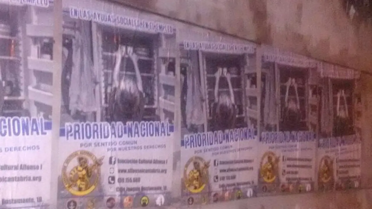 Carteles de la asociaci&oacute;n ultraderechista Alfonso I