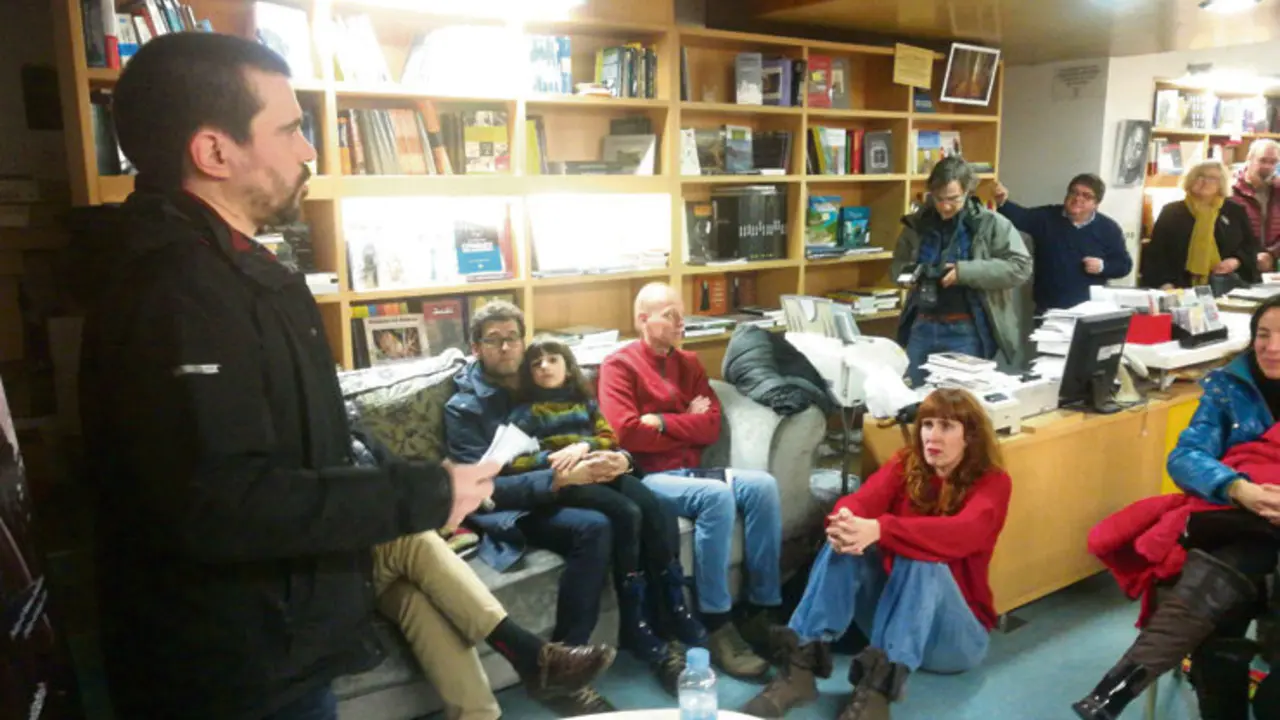 Javier Lezaola durante la presentaci&oacute;n
