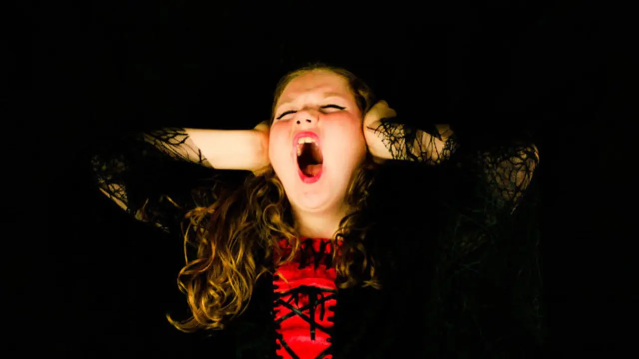 ni&ntilde;os enfadado