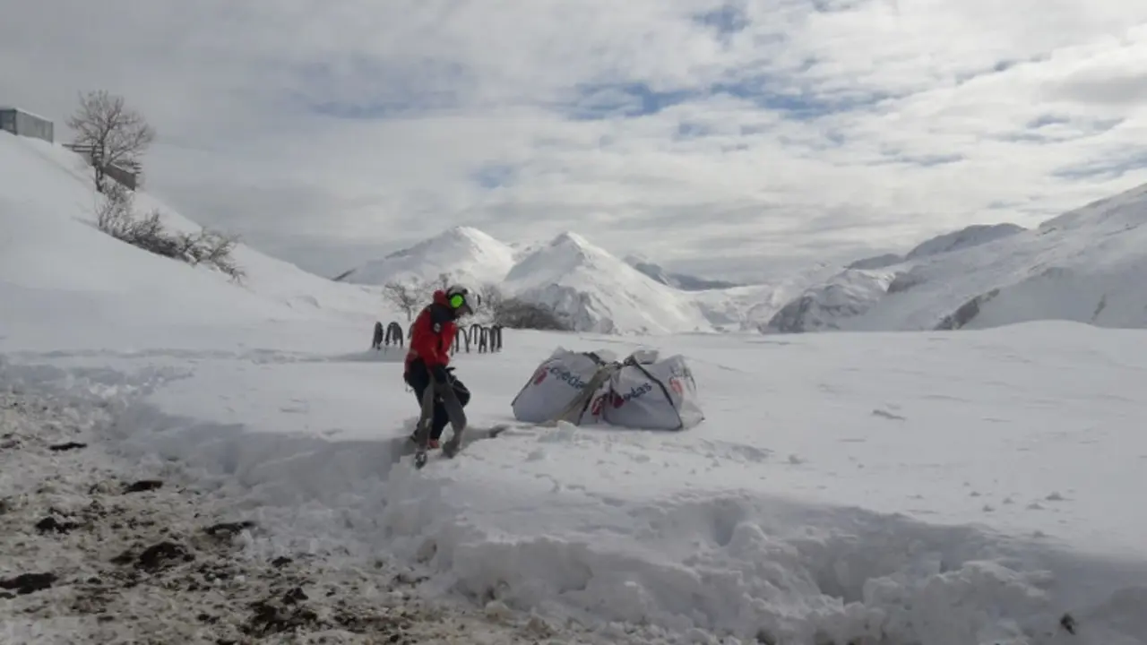 Imagen del operativo de abastecimiento a Tresviso