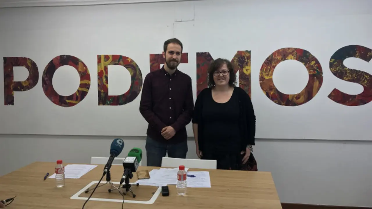 Luis del Pi&ntilde;al y Ver&oacute;nica Ord&oacute;&ntilde;ez durante la presentaci&oacute;n de su proyecto