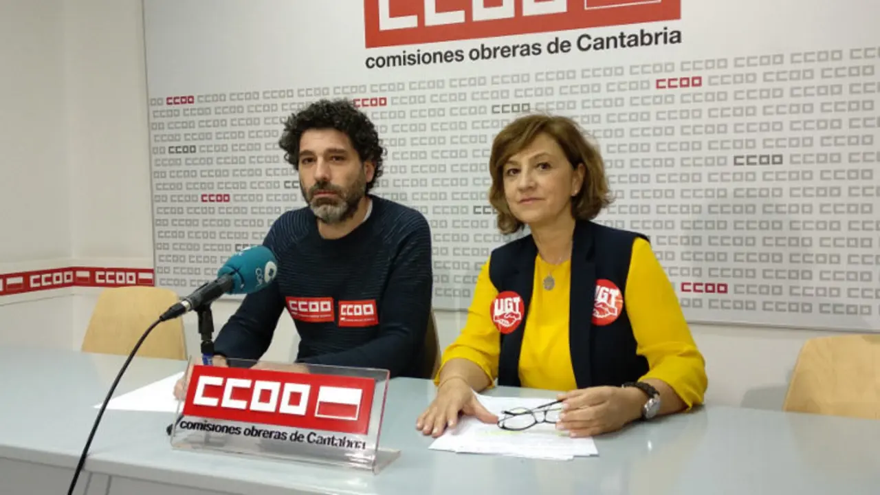 El secretario de Acci&oacute;n Sindical del Sector Postal de CC.OO. Cantabria, Luciano Palazzo y la responsable del sector postal de UGT en Cantabria, Montse Noriega
