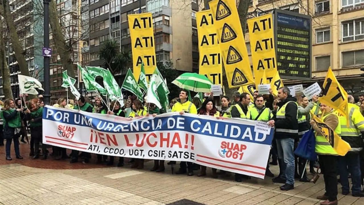 Manifestaci&oacute;n de los trabajadores del 061 y SUAP en la calle Vargas