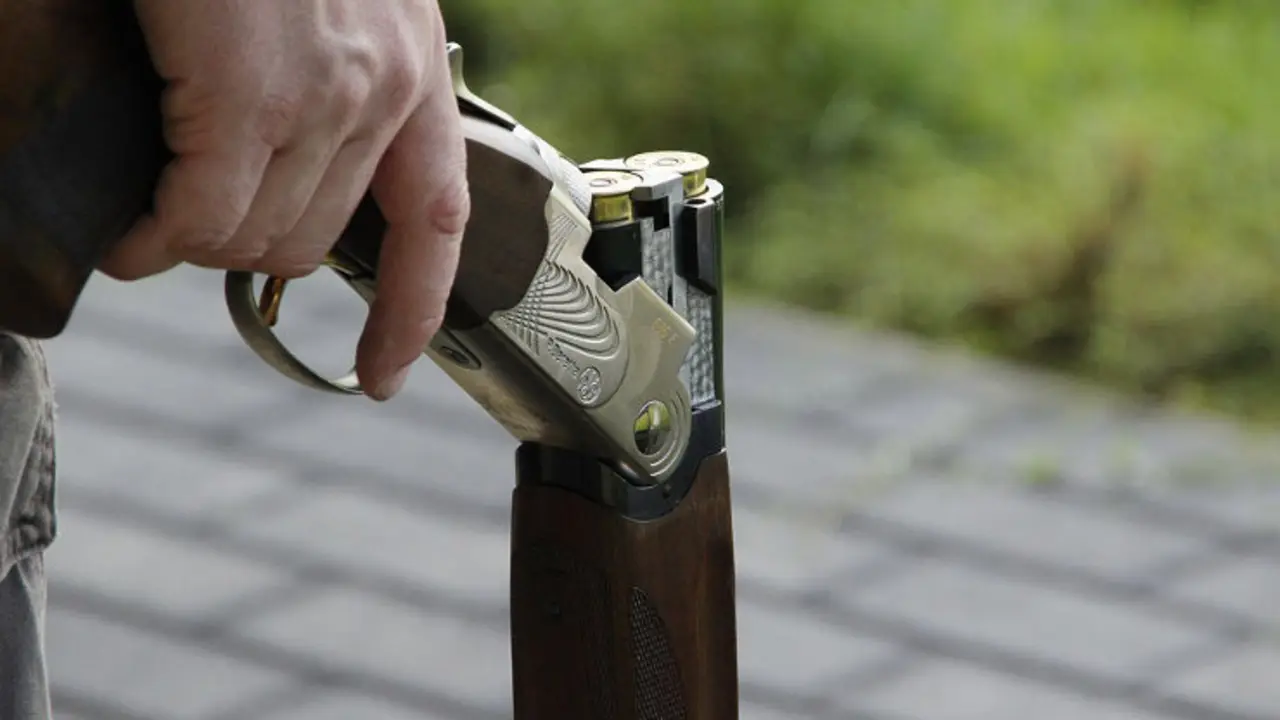 El hombre amenaz&oacute; con dos disparos de escopeta a su vecino