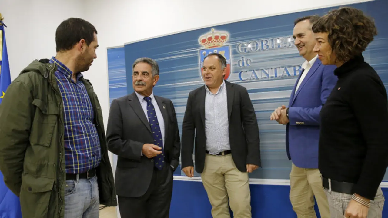 Reuni&oacute;n entre el equipo de Gobierno y el Presidente
