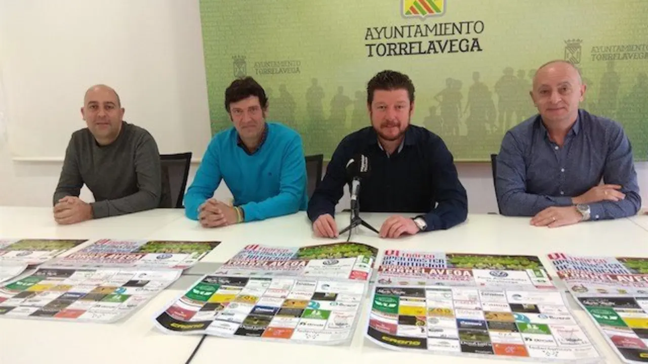 Presentaci&oacute;n del trofeo