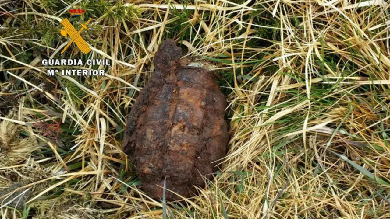 Granada de mano encontrada en la Sierra de El Escudo