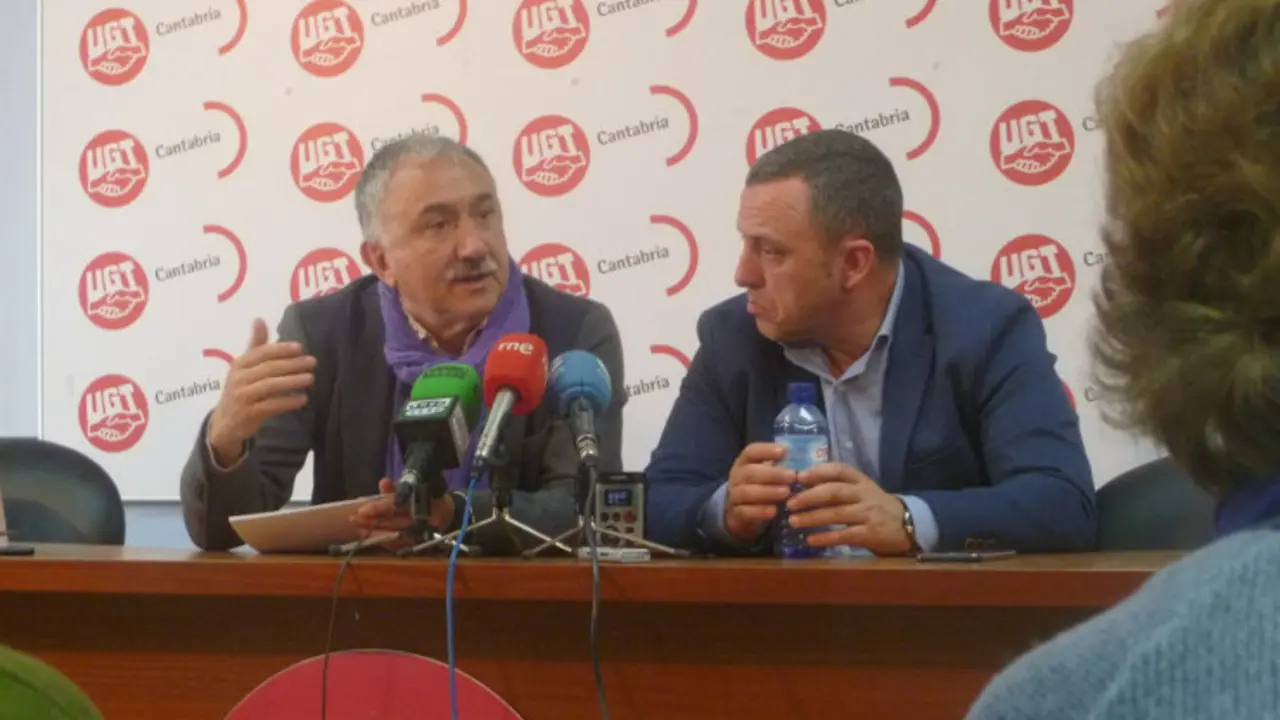 Pepe &Aacute;lvarez, este martes en Santander junto al secretario general de UGT Cantabria, Mariano Carmona