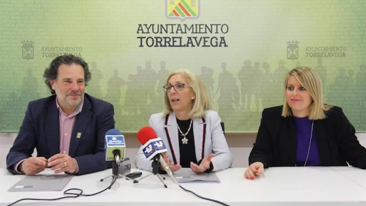 Presentaci&oacute;n de los cursos de verano de la UNED en Torrelavega