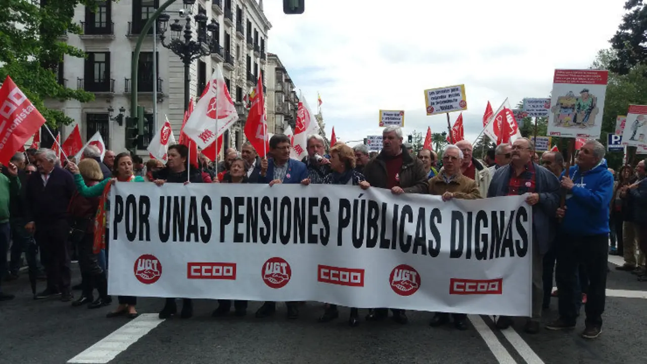 Los pensionistas se han manifestado en las calles de Santander. Foto- UGT