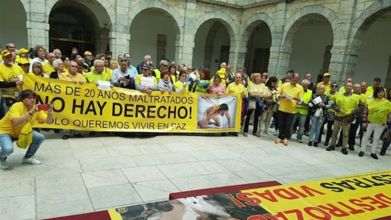 AMA concluye la 'Ruta de los Inocentes' en el Parlamento