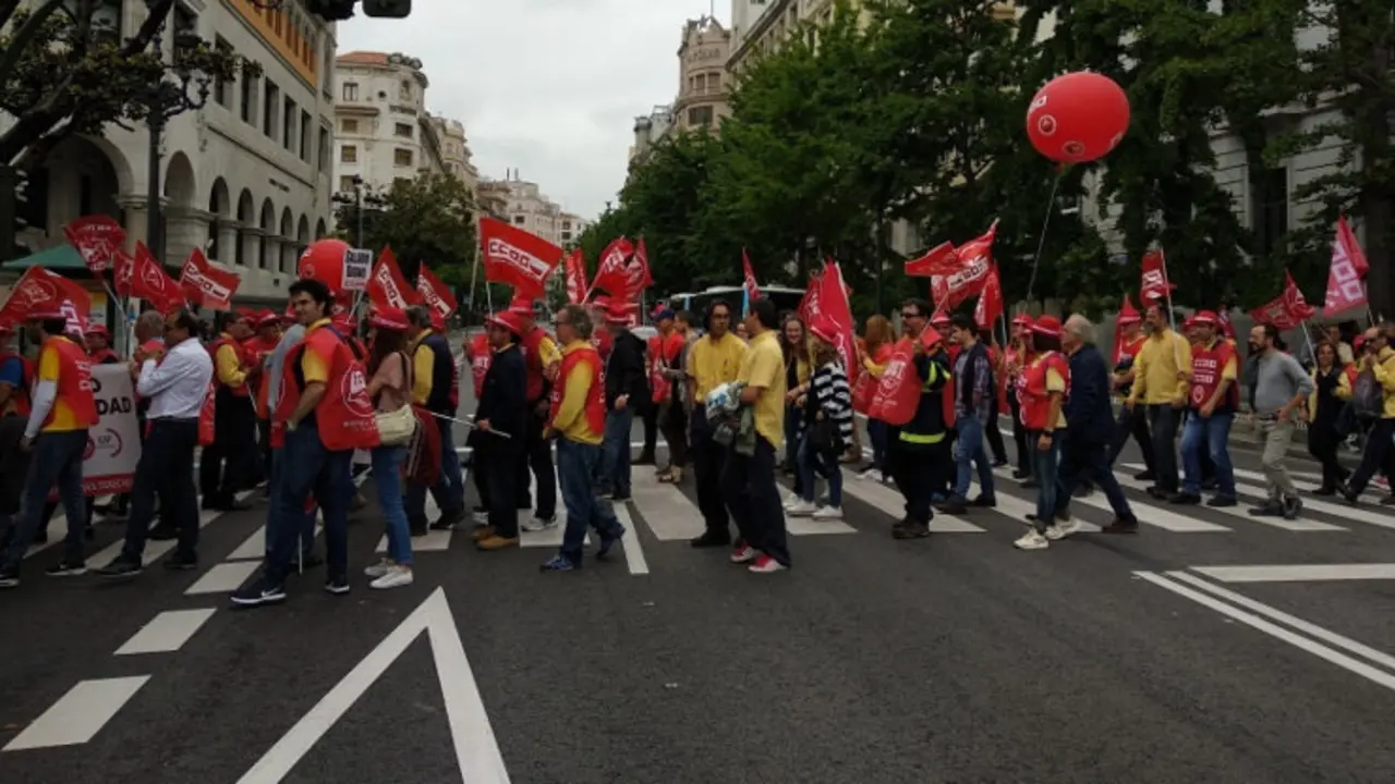 Manifestantes, frente a la Delegaci&oacute;n del Gobierno