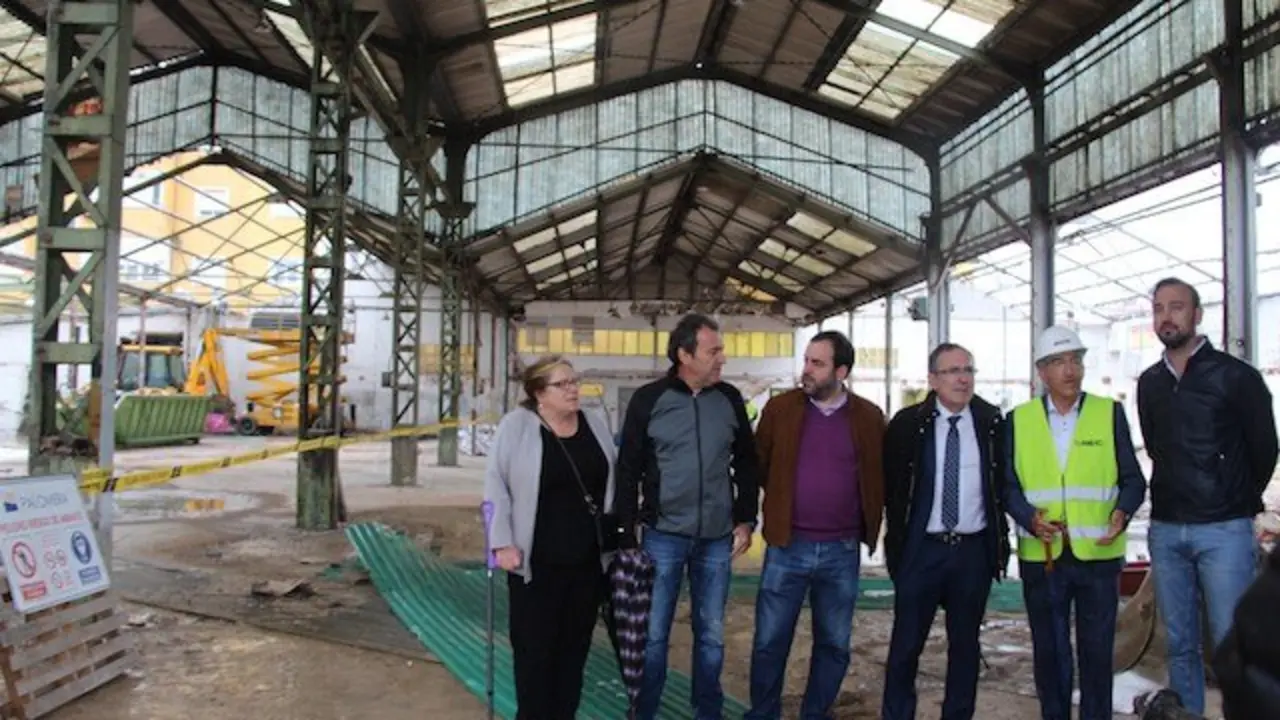 Visita de la demolici&oacute;n de los talleres de Campuzano