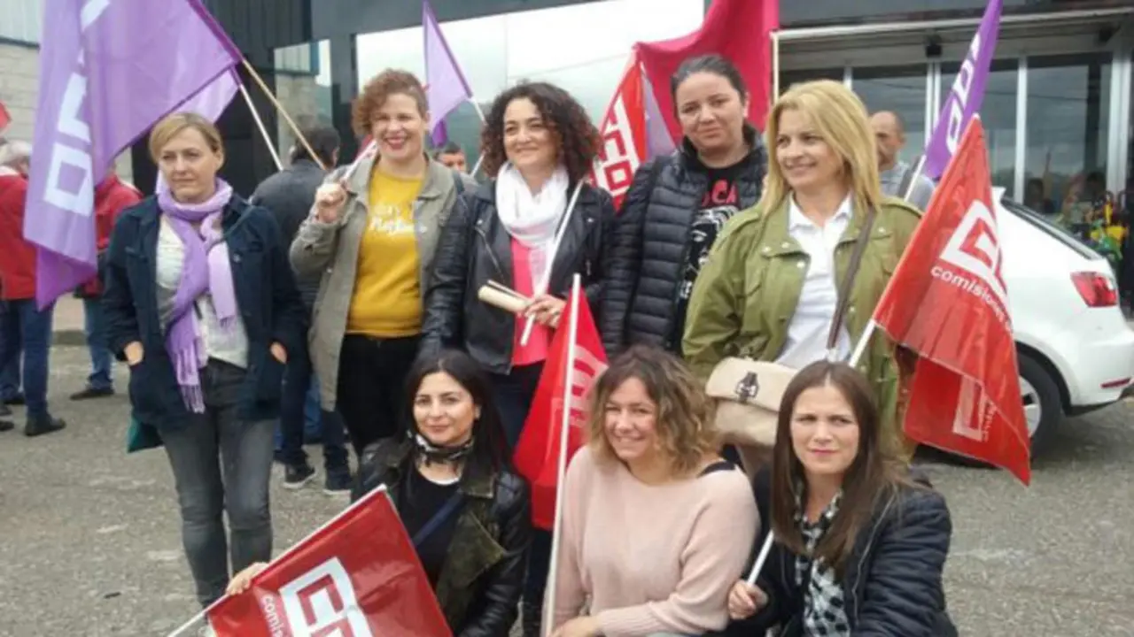 Ocho de las nueve de AON Mobile despedidas