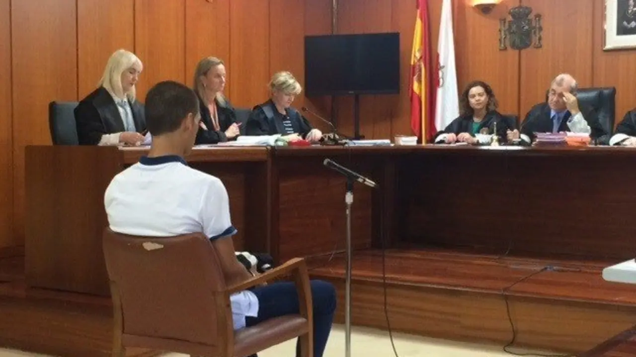 Acusado de apu&ntilde;alar a madre y padrastro de su novia