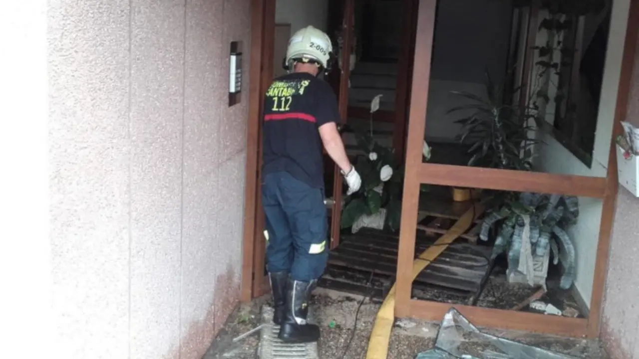 Bomberos del 112 atienden una de las incidencias