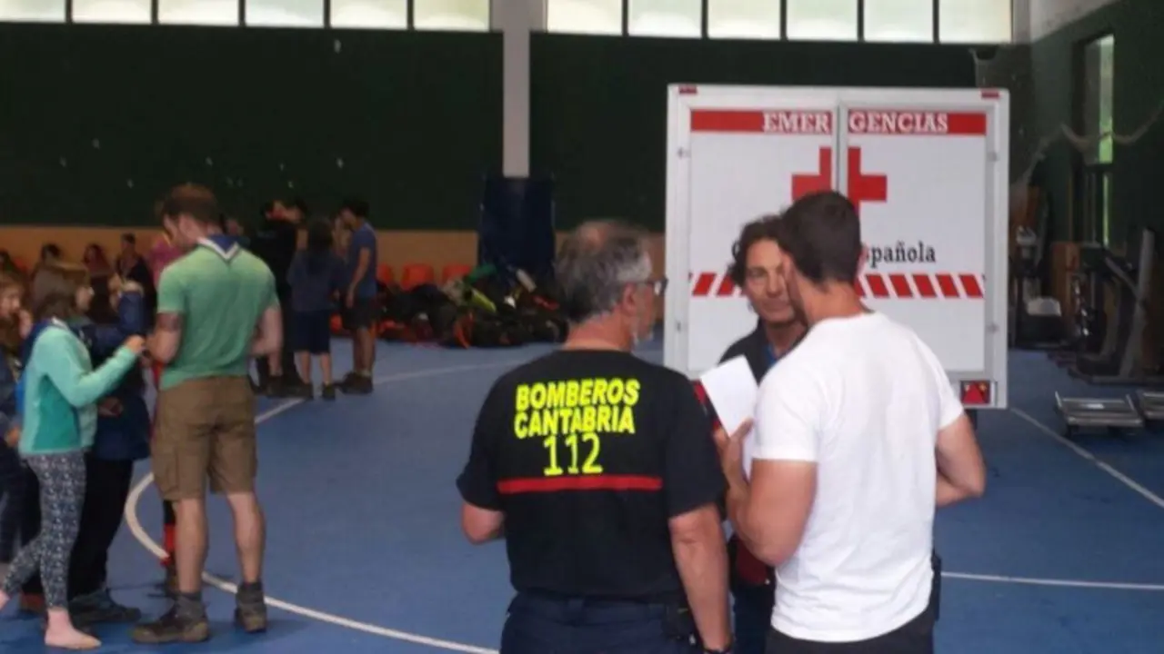 Las personas realojadas pasar&aacute;n la noche en el pabell&oacute;n municipal de Puentenansa