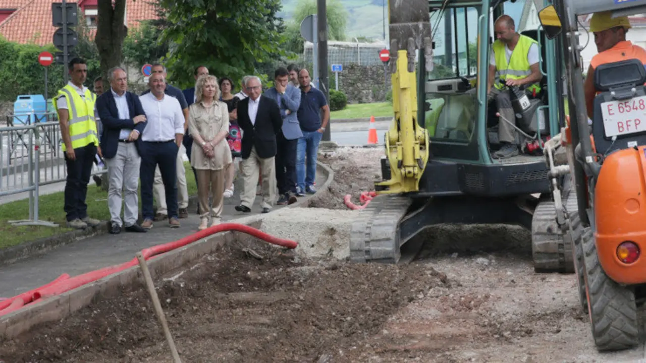 Eva D&iacute;az Tezanos visita las obras del carril bici