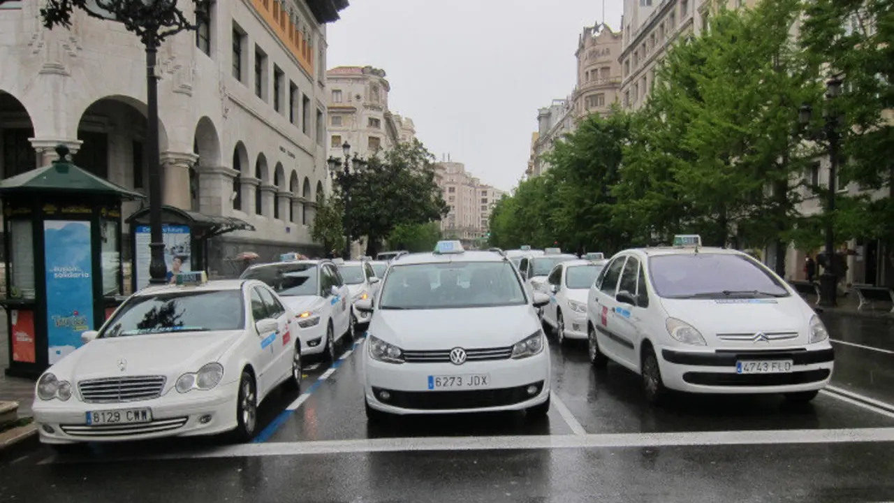 Concentraci&oacute;n de taxis en el centro de Santander