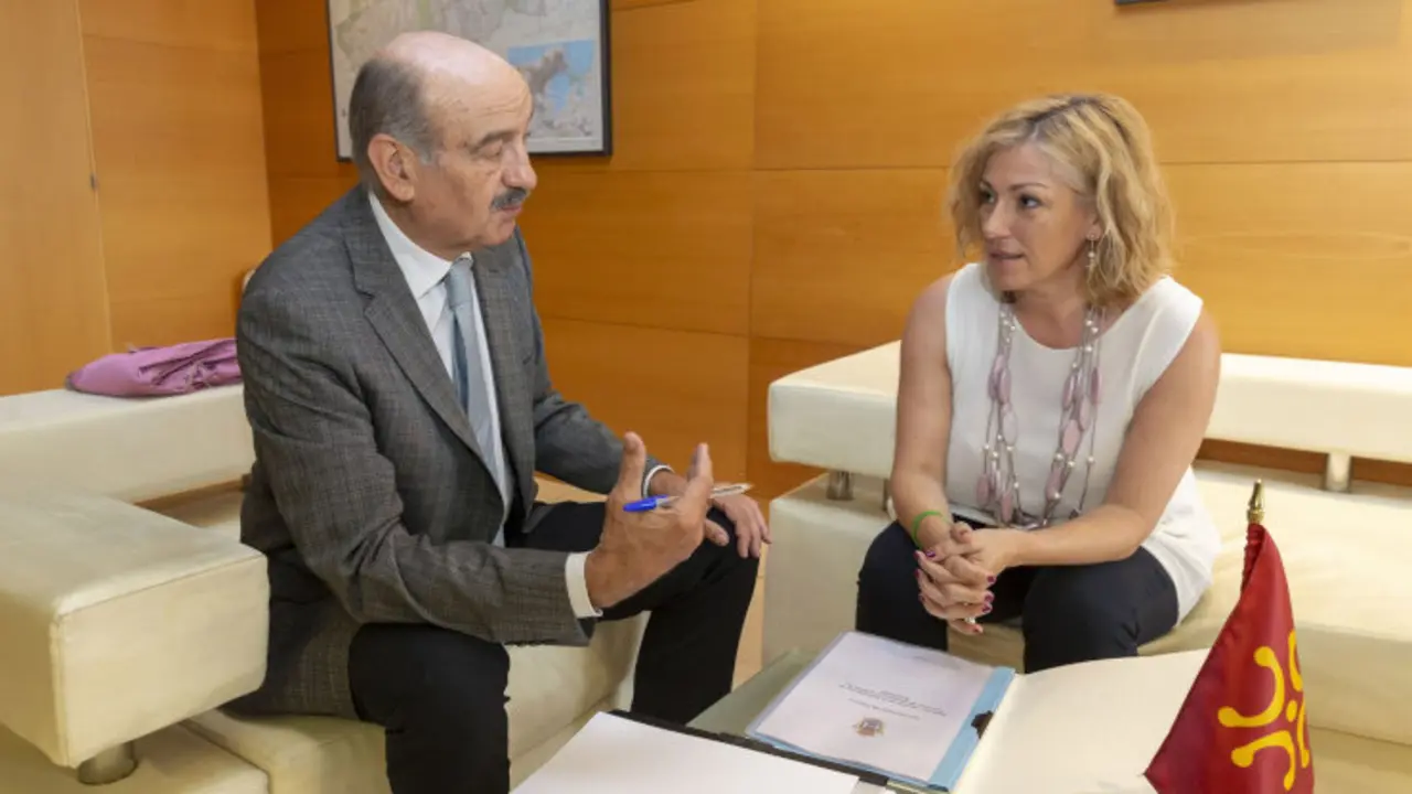 Maz&oacute;n con la alcaldesa de Polanco