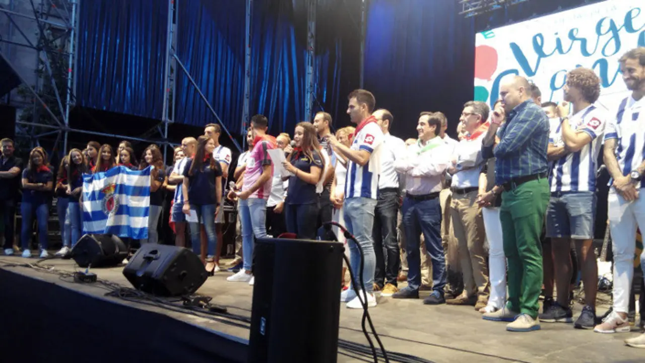 Los jugadores de la Gimn&aacute;stica han sido los encargados del preg&oacute;n. Foto: edc