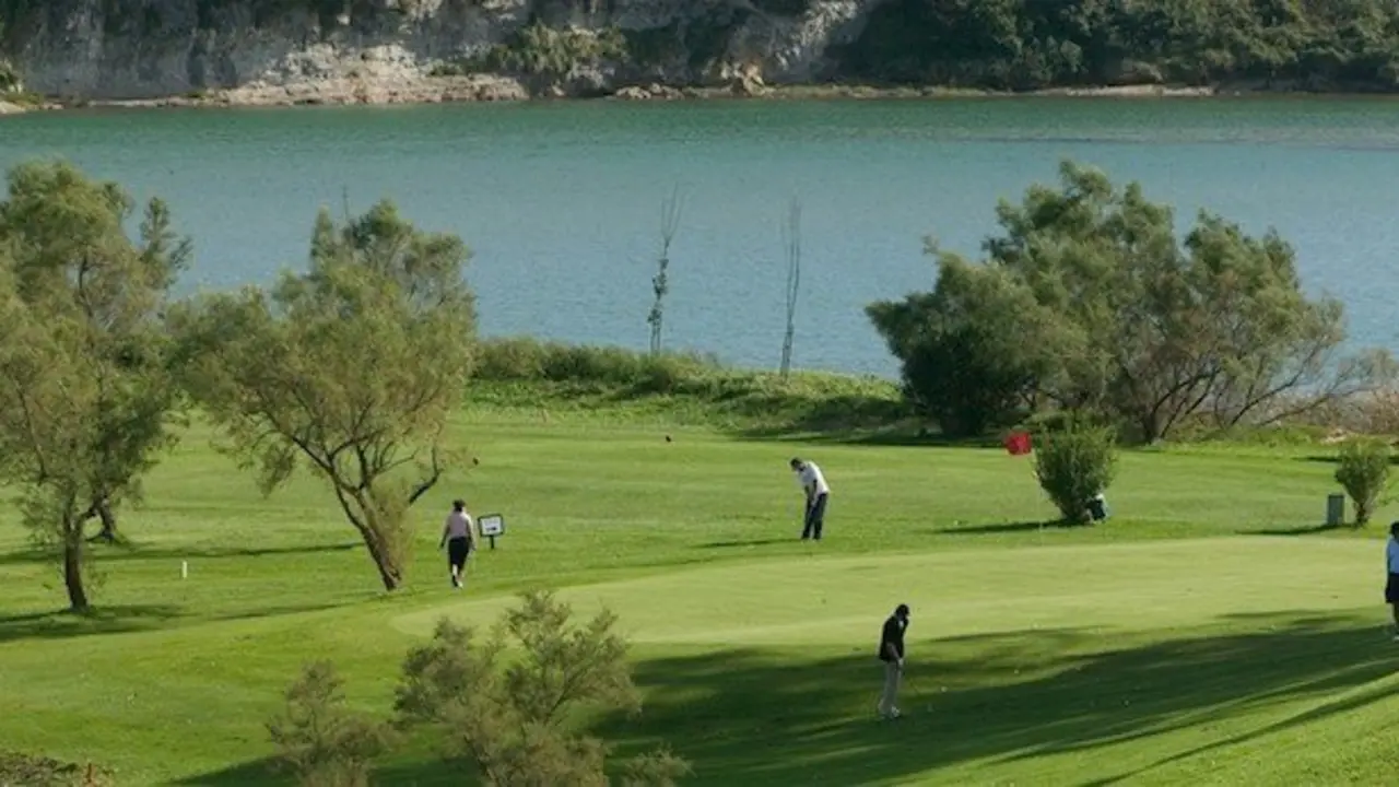 El campo de golf Abra de Pas