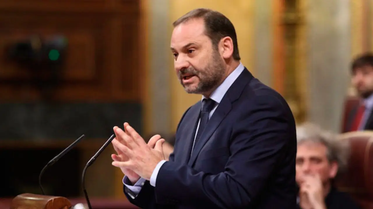 El ministro de Fomento, Jos&eacute; Luis &Aacute;balos