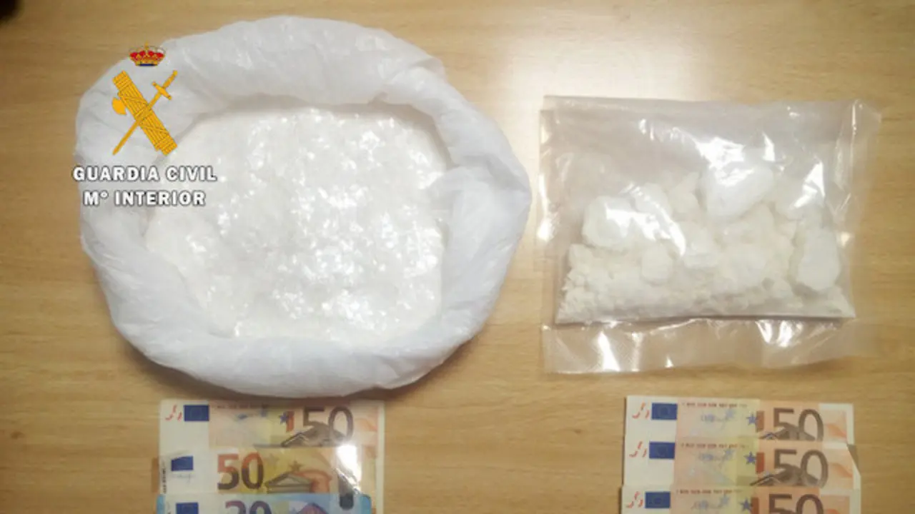 Material y dinero incautado al vecino de Castro Urdiales