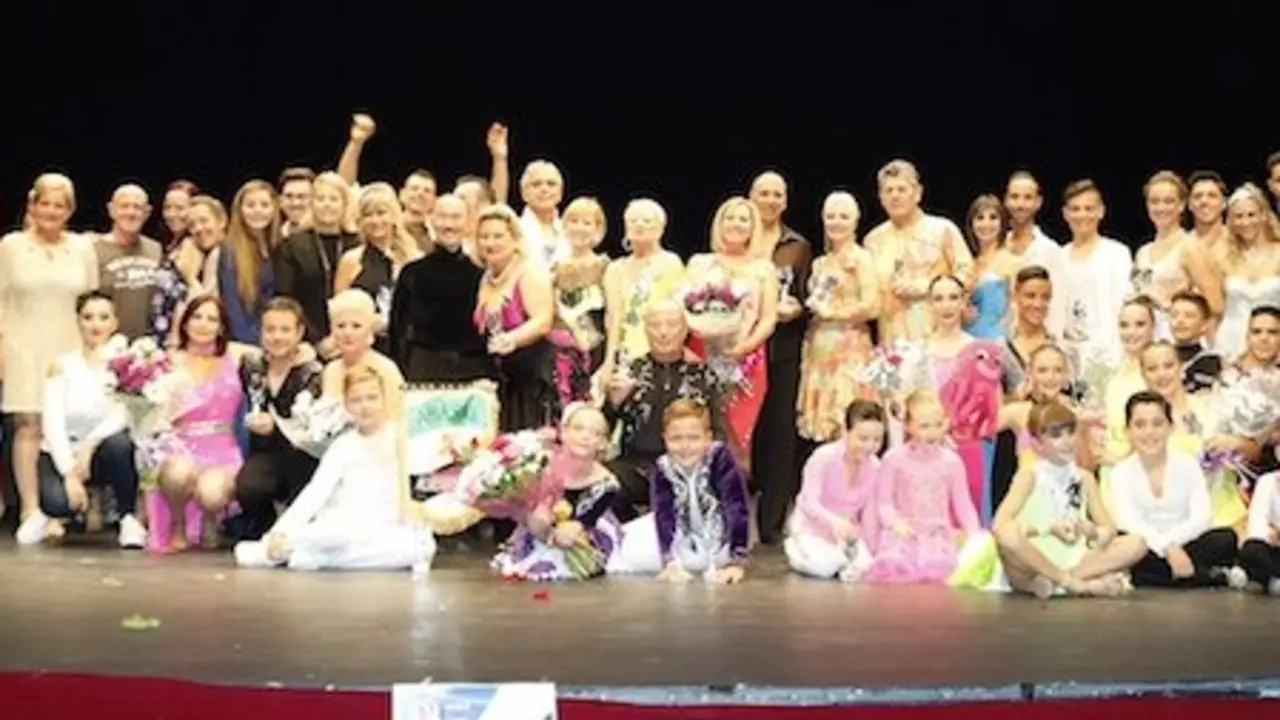 foto familia baile retro