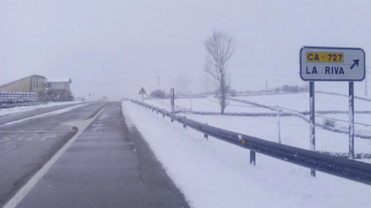 Nieve en una carretera c&aacute;ntabra