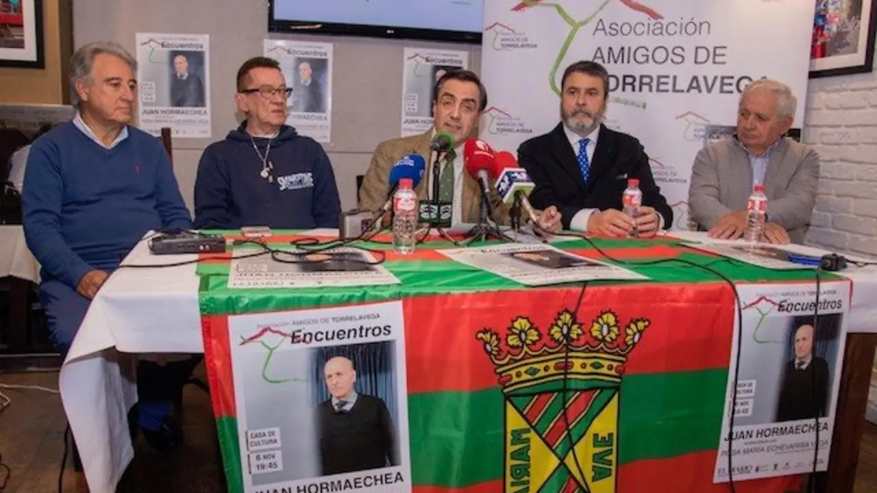 Rueda de prensa de Amigos de Torrelavega