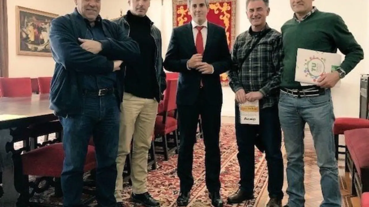 Reuni&oacute;n de los sindicatos con Pablo Zuloaga