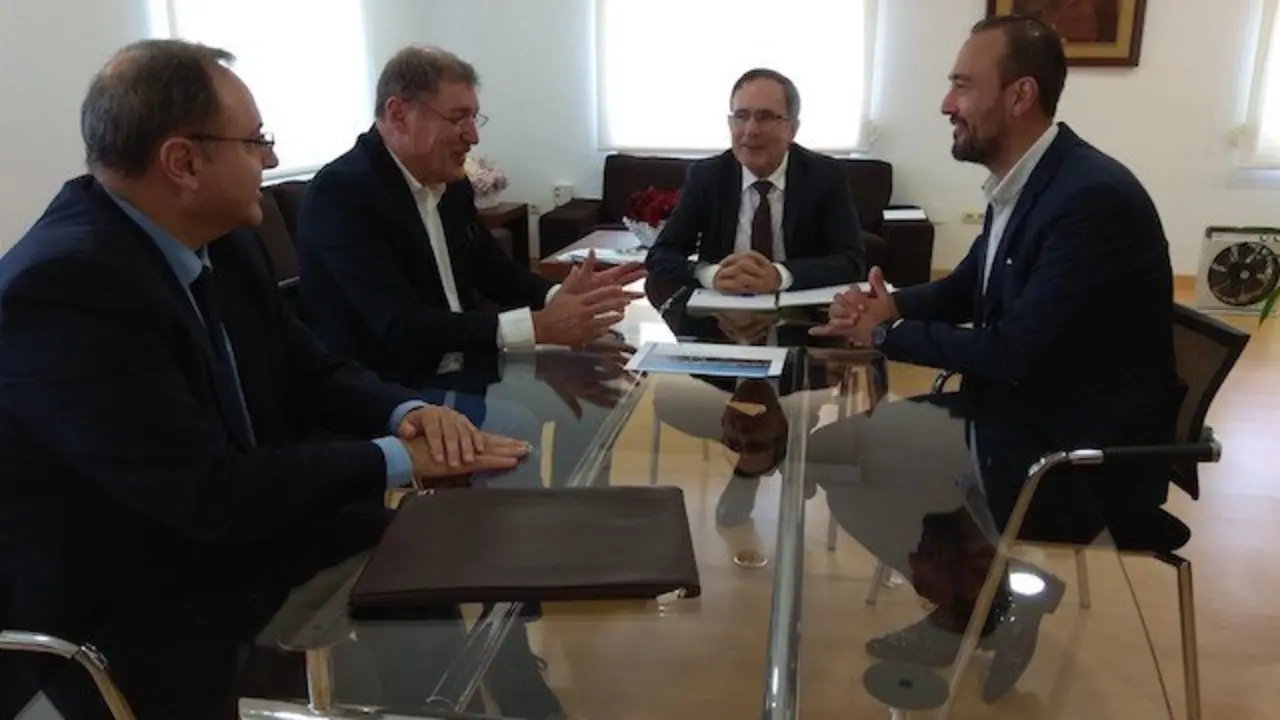 Reuni&oacute;n de los responsables del Ayuntamiento de Torrelavega y Solvay