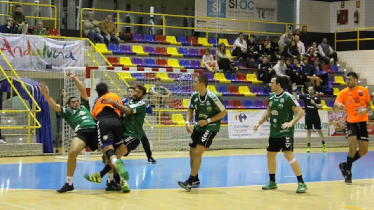 Un instante del partido | Foto- Pepe Oliver