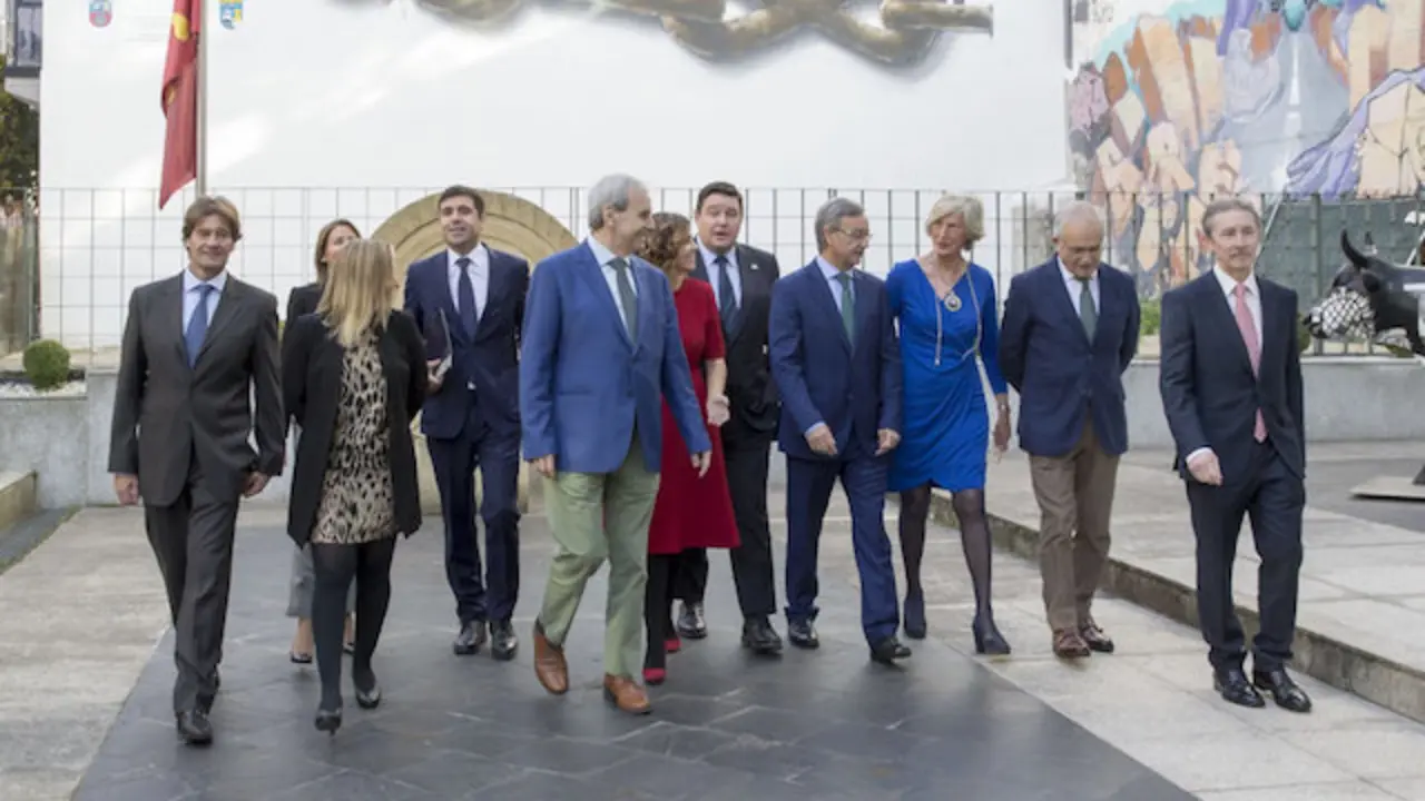 El consejero de Presidencia y Justicia, Rafael de la Sierra, con su equipo