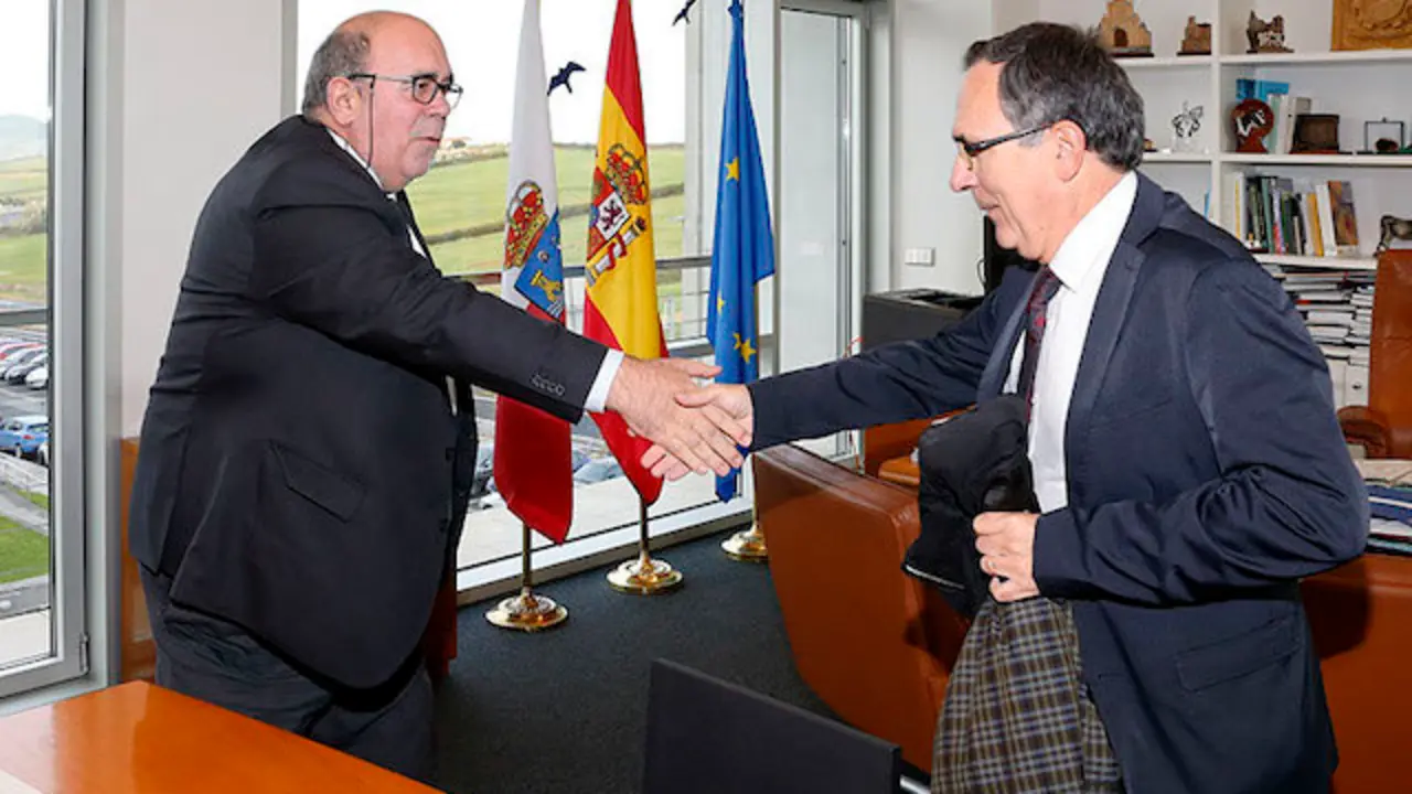 9:15.- Despacho del consejero. 
El consejero de Medio Rural, Pesca y Alimentaci&oacute;n, Jes&uacute;s Oria, recibe al alcalde de Torrelavega, Jos&eacute; Manuel Cruz Viadero. 
