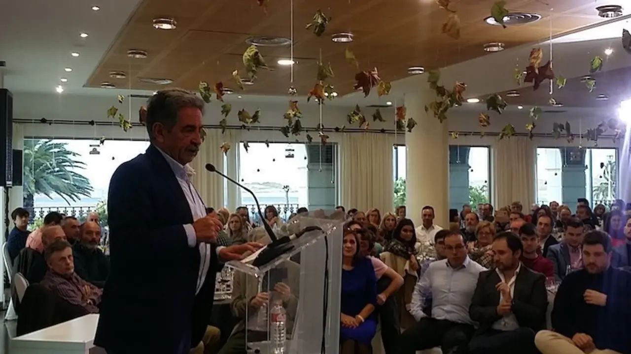 Miguel &Aacute;ngel Revilla en la comida de Navidad del PRC | Foto- @prccantabria