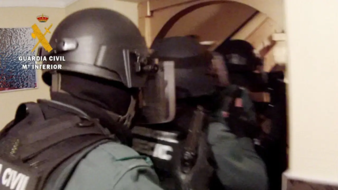 la investigaci&oacute;n comenz&oacute; al tener indicios de que en una vivienda de Santiago de Cartes se pod&iacute;a estar vendiendo drogas.