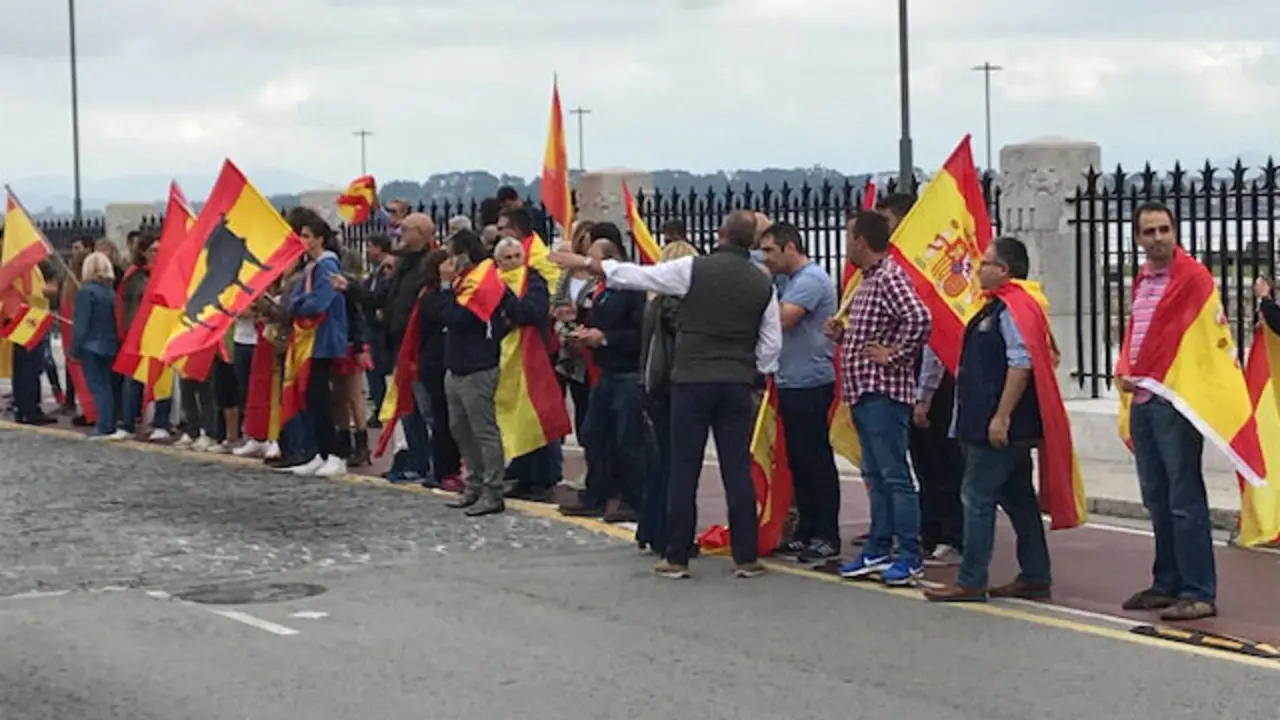 Imagen del exterior del mitin de Pablo Iglesias en Santander