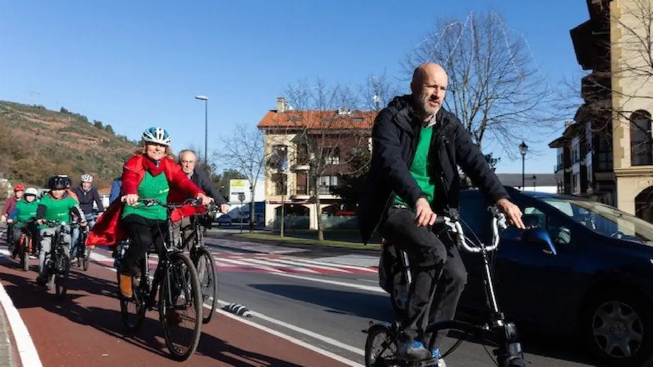 El Gobierno conecta Cartes y Torrelavega con un carril bici
