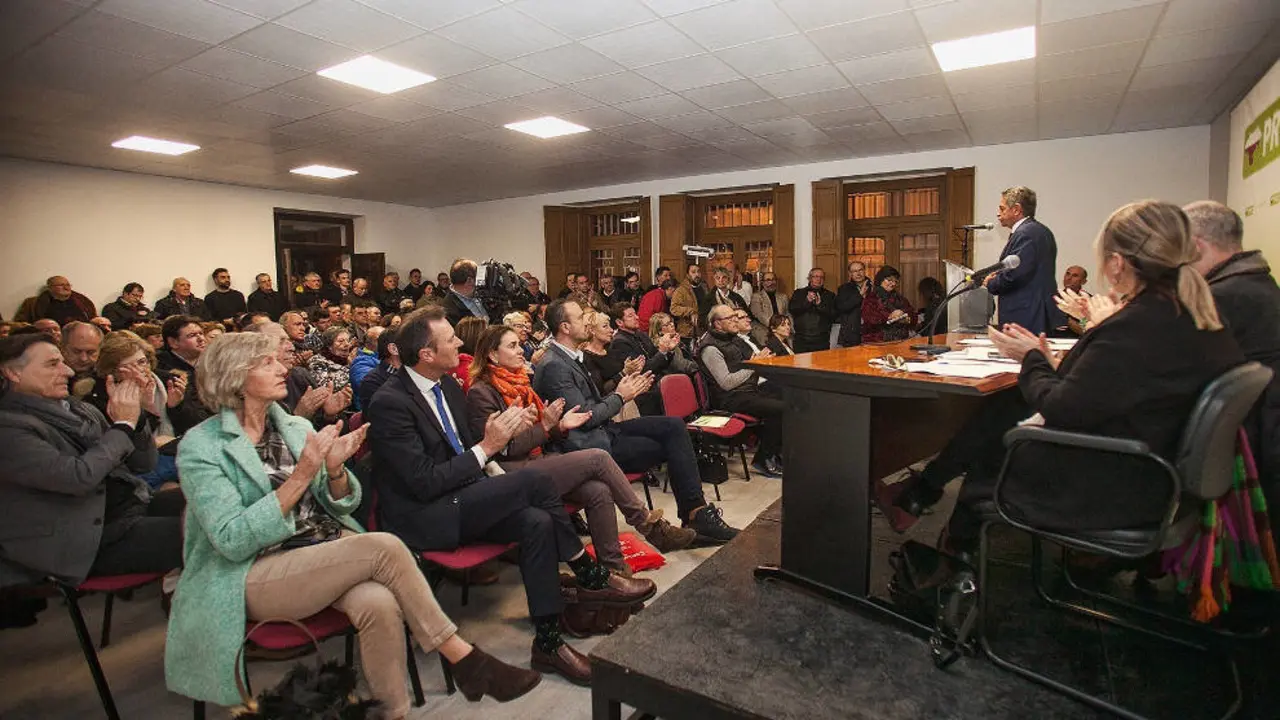 Miguel &Aacute;ngel Revilla durante la Asamblea de Militantes de Torrelavega