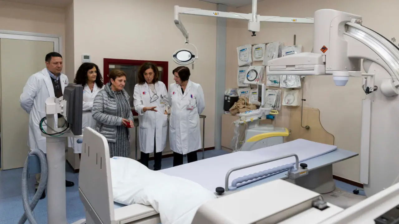 La consejera de Sanidad, Mar&iacute;a Luisa Real, visita las nuevas instalaciones de Sierrallana