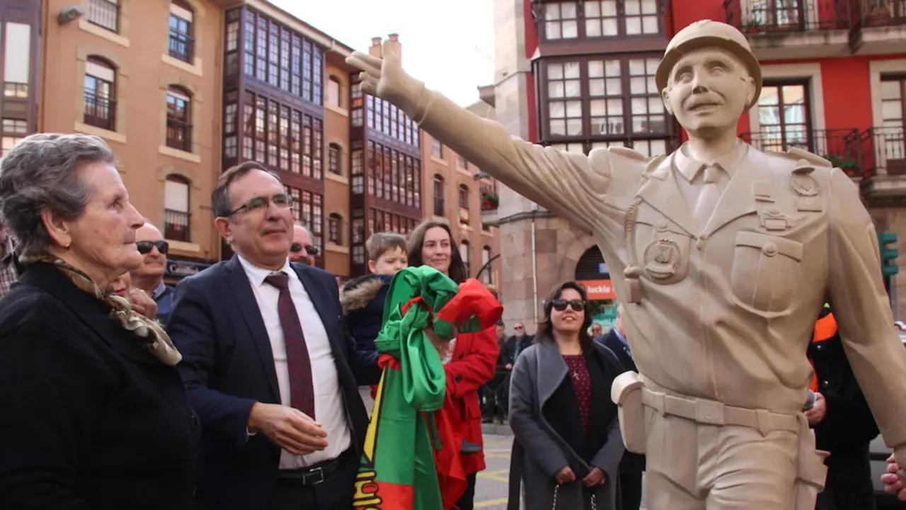 La escultura de Nureyev luce en cuatro caminos