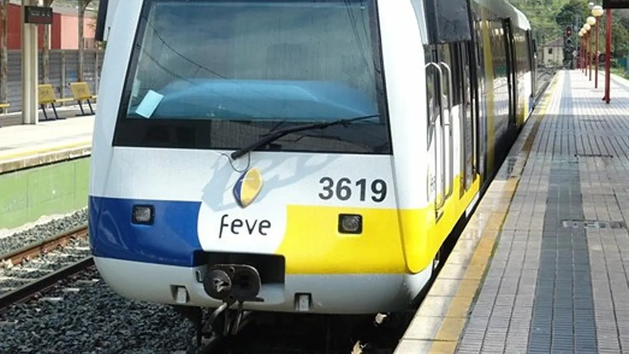 Imagen de archivo del tren que cubre la ruta Oviedo-Santander