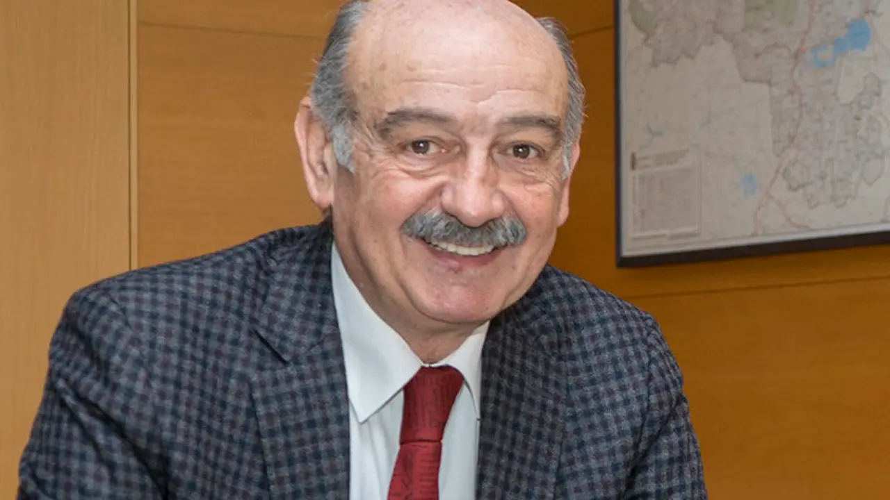 Maz&oacute;n en su despacho