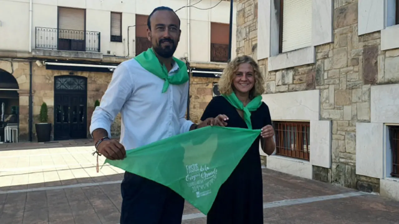 EuropaPress_2312343_Nota_Rp_Fiestas_Virgen_Grande_2019_(Reparto_10_000_Pa&ntilde;uelos)