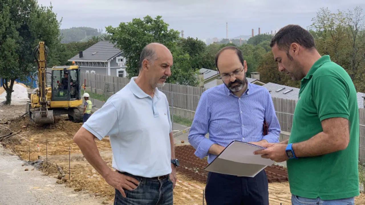 EuropaPress_2320940_Urraca_visita_las_obras_de_una_zona_de_estancia_y_recreo_en_Torres