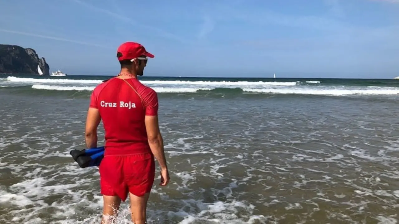 EuropaPress_1724052_CANTABRIA_-Cruz_Roja_realiza_7_000_intervenciones_en_las_playas_c&aacute;ntabras_en_verano
