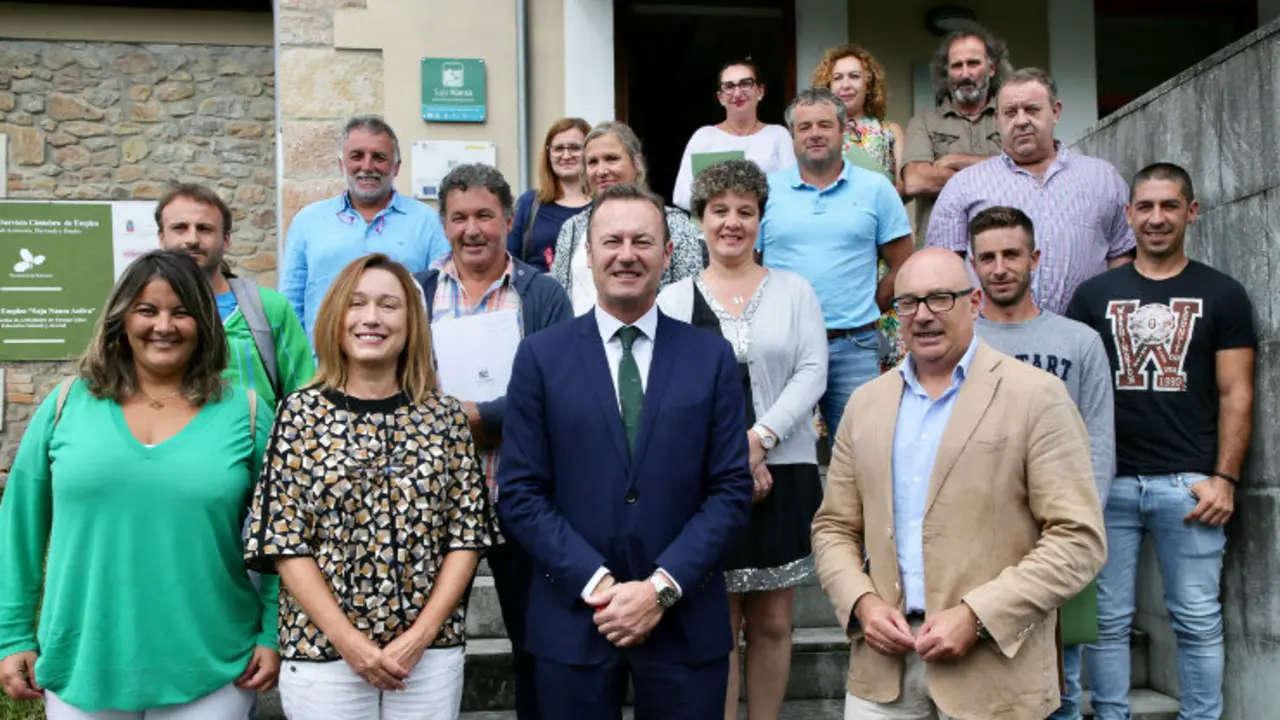 EuropaPress_2326296_Guillermo_Blanco_ha_asistido_a_la_firma_de_los_contratos_gestionados_por_el_Grupo_de_Acci&oacute;n_Local_y_ejecutados_dentro_del_programa_Leader_2014-2020