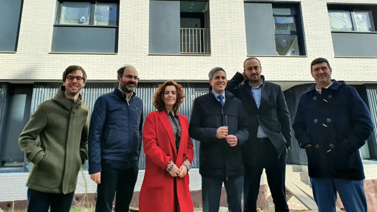 Visita de las autoridades a las viviendas